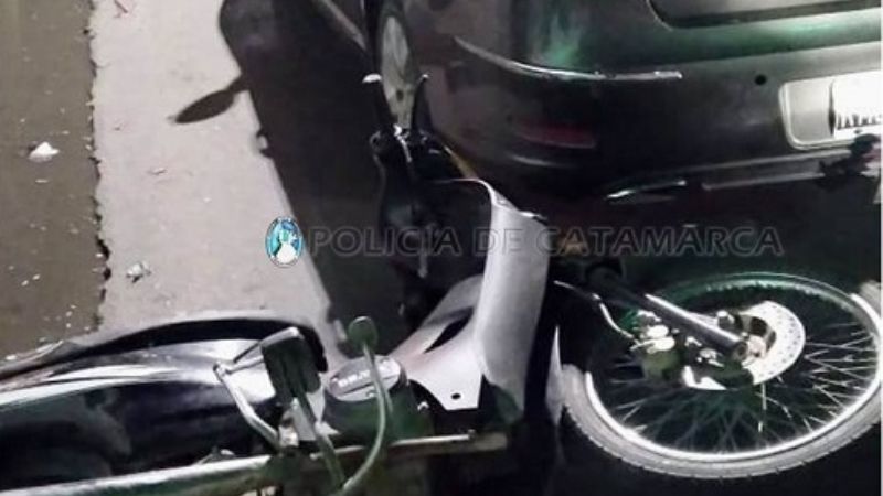Motociclista lesionado tras colisionar con un auto