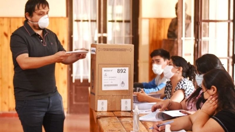 Nóblega votó en su pueblo natal
