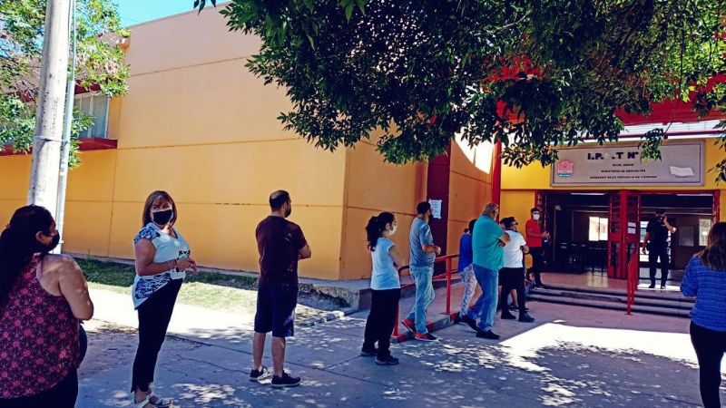 Hasta el mediodía ya votó más del 30% del padrón nacional