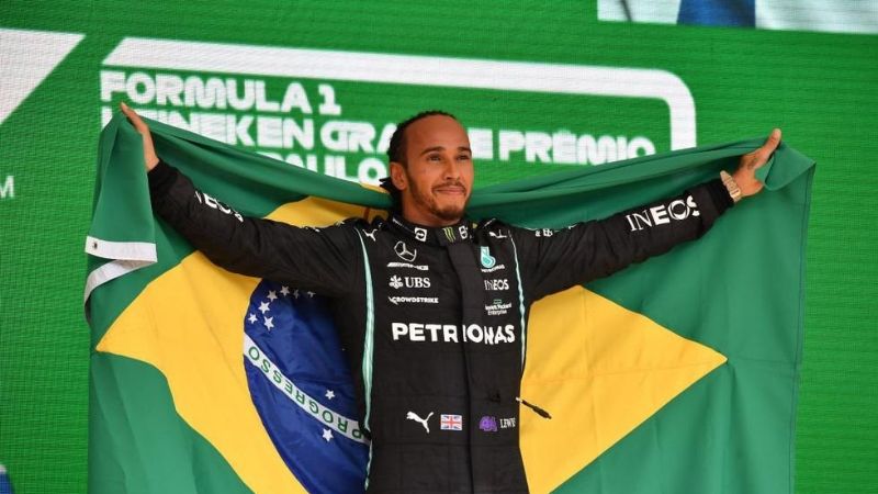 Hamilton ganó en Brasil y dejó el campeonato al rojo vivo