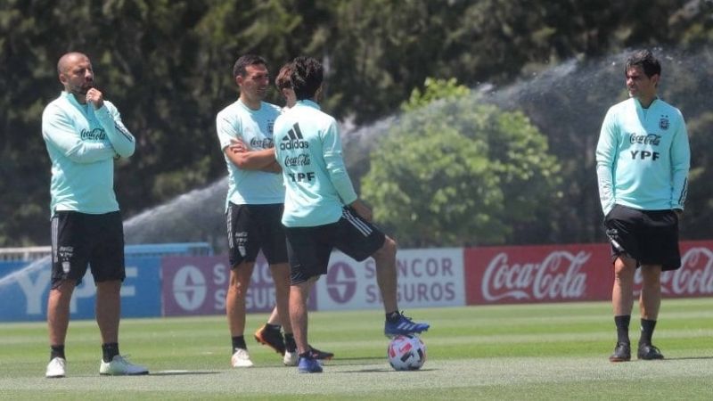 Scaloni define la formación nacional para enfrentar a Brasil