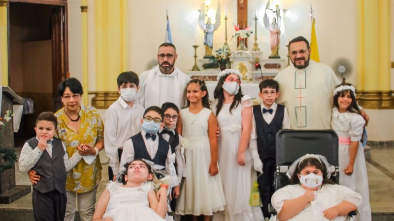 Primeras Comuniones de niños con discapacidad