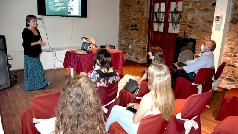 Rescatan voces que se integran en los cancioneros de Carrizo