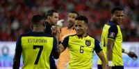 ESTUPIÑAN celebra el primer gol de Ecuador en la victoria sobre Chile, la primera conseguida por el 