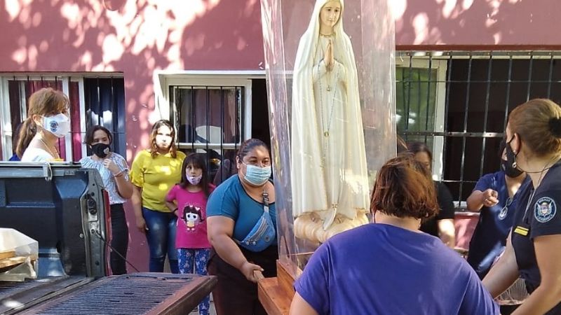 Los vecinos de Villa Reyes recibieron a la Virgen de Fátima