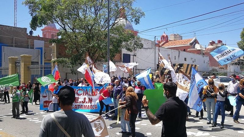 Judiciales se manifestaron frente a la Corte