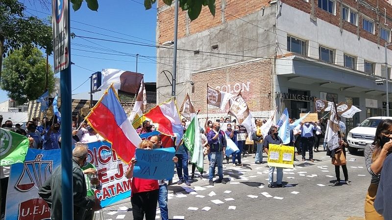 Judiciales se manifestaron frente a la Corte