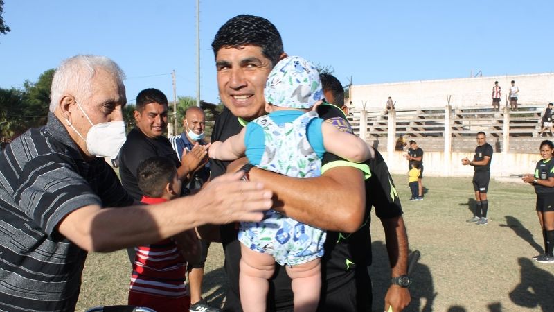 El árbitro Daniel Silcán tuvo la despedida de “un grande”