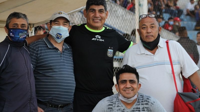 El árbitro Daniel Silcán tuvo la despedida de “un grande”