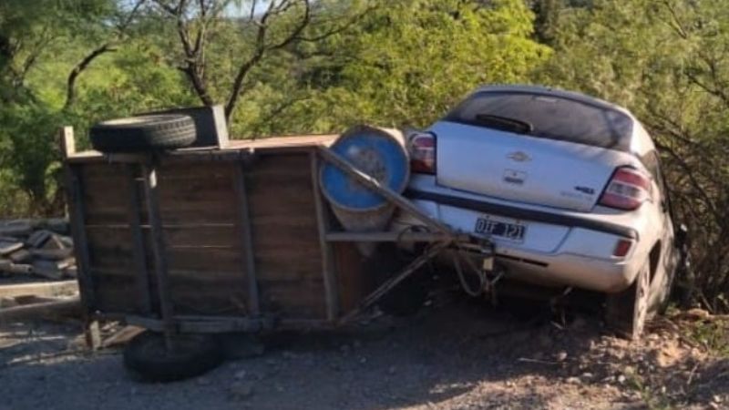 Se le reventó un neumático del carro que llevaba