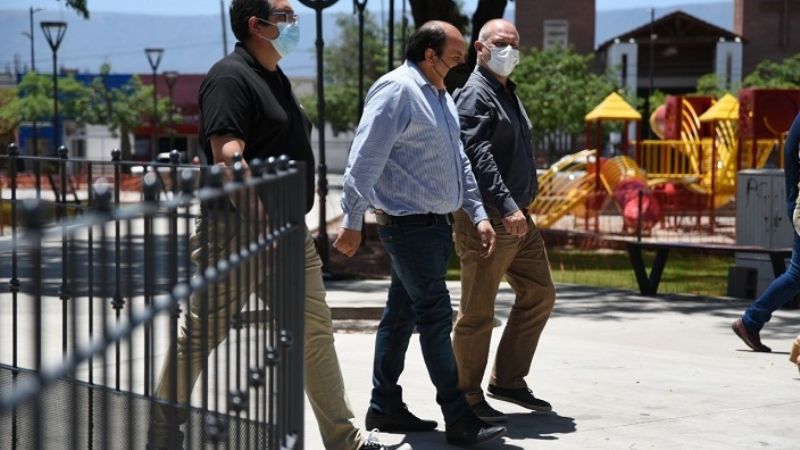 Ultiman detalles en la renovada plaza 25 de Agosto