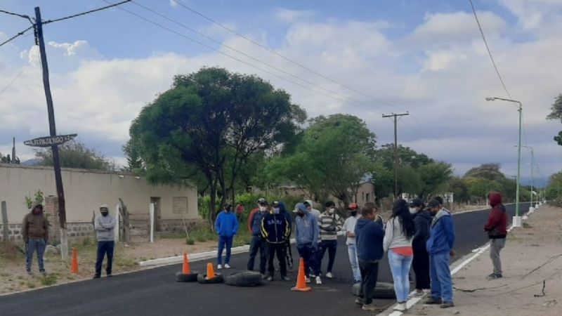 Piquete de desocupados mineros en la ruta 40