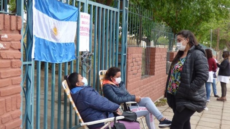 Impiden tomar escuela a ordenanzas que piden trabajo estable