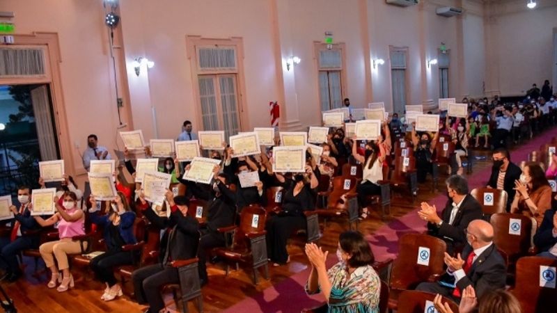Colación de grado en la Facultad de Humanidades