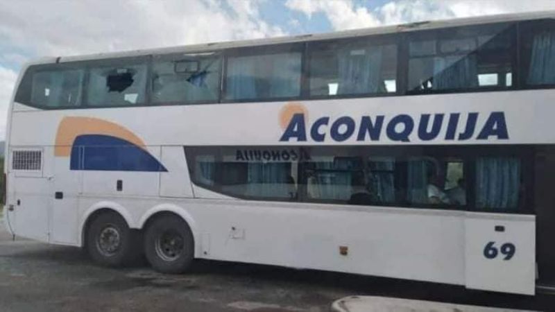 Micro que llevaba alumnos santamarianos sufrió un siniestro en la Cuesta del Indio