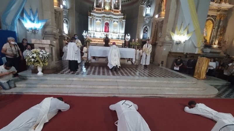 Con júbilo y gratitud la Iglesia recibió el regalo de tres nuevos sacerdotes