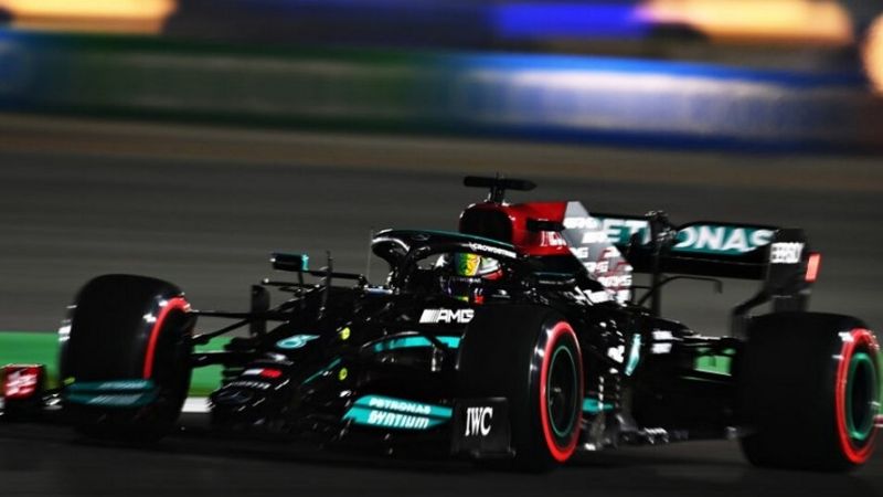 Hamilton larga primero en el Gran Premio de Qatar