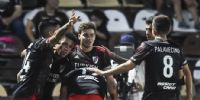 RIVER festejando la victoria sobre Platense, que lo dejó al borde de la consagración.