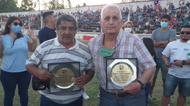 Las Chacras reconoció a dos de sus “próceres”