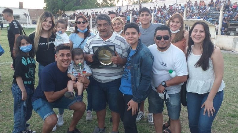 Las Chacras reconoció a dos de sus “próceres”