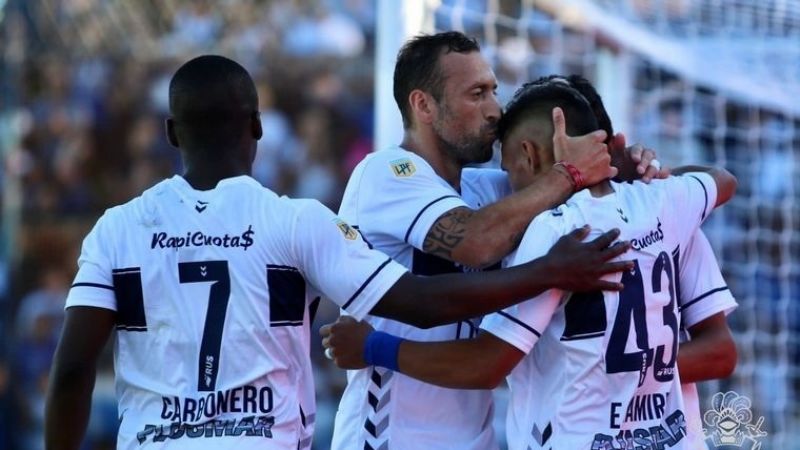 Talleres fue goleado 2-5 por Gimnasia y River acaricia el título