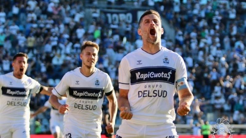 Talleres fue goleado 2-5 por Gimnasia y River acaricia el título