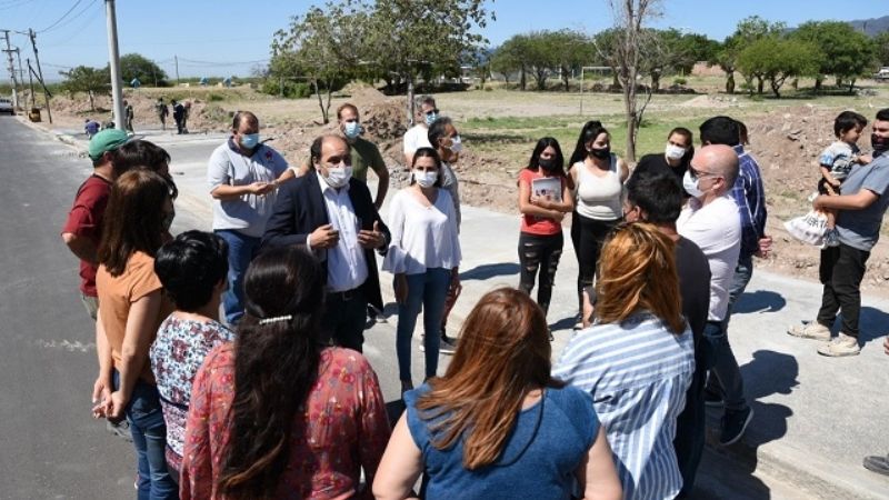 “El compromiso asumido con los vecinos del barrio Ojo de Agua, ya es una realidad”
