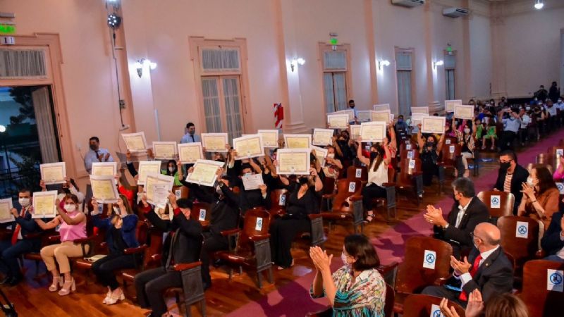 Más de 100 egresados de la Facultad de Humanidades