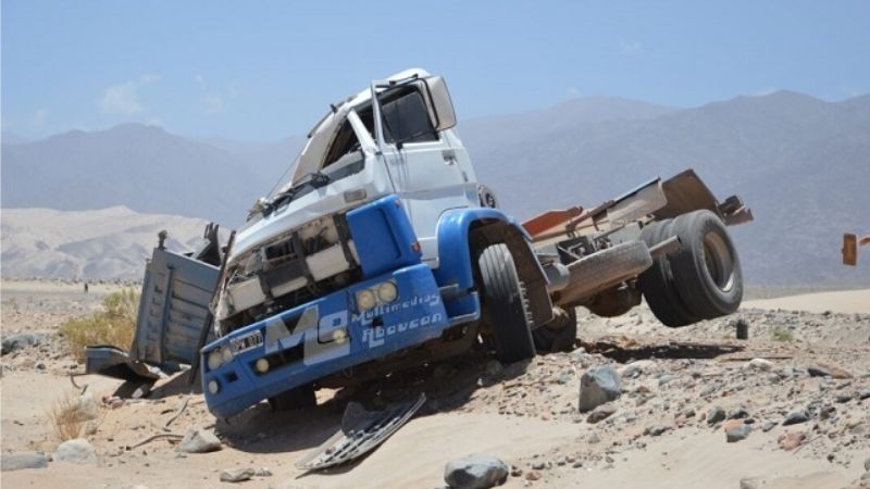 Volcó un camión camino al complejo termal en Fiambalá