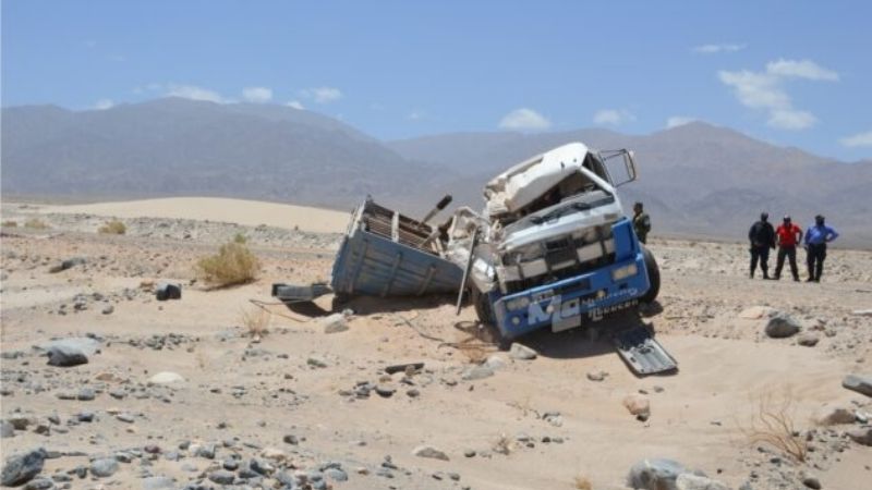 Volcó un camión camino al complejo termal en Fiambalá