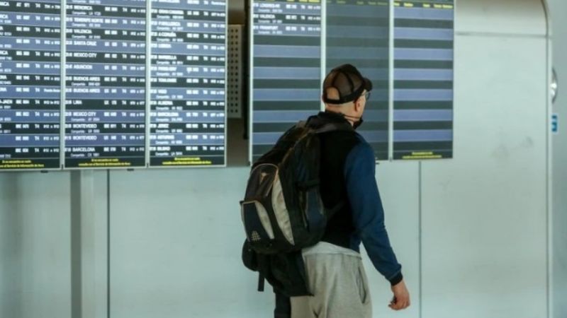 El Central prohibió a las tarjetas de crédito vender pasajes al exterior en cuotas