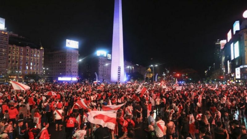 El River campeón cumplió con el rito del Obelisco