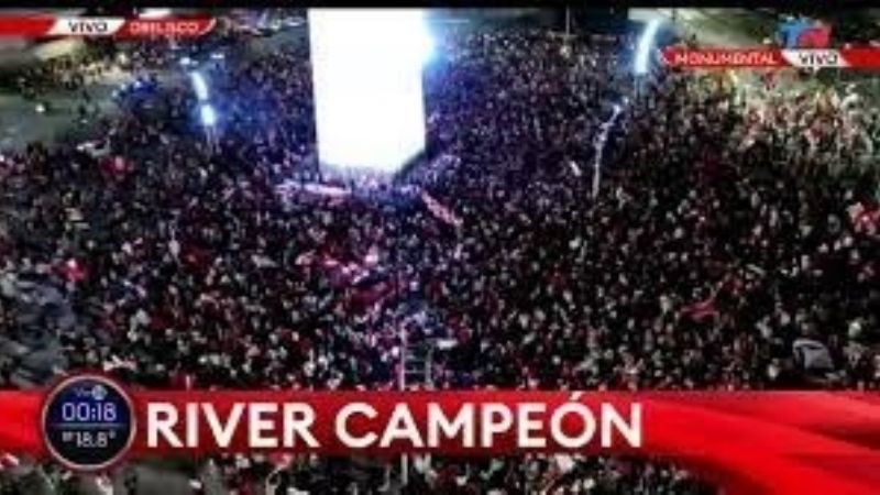 El River campeón cumplió con el rito del Obelisco