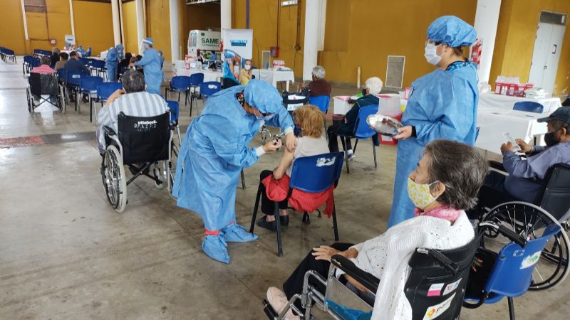 Comienza la vacunación con dosis refuerzo