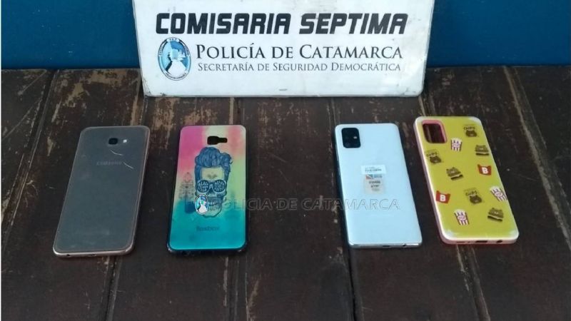 Arrebataron el celular a una adolescente y lo tiraron a un baldío