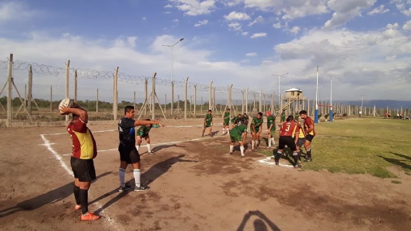 Contundente triunfo de Los Awkas que son finalistas