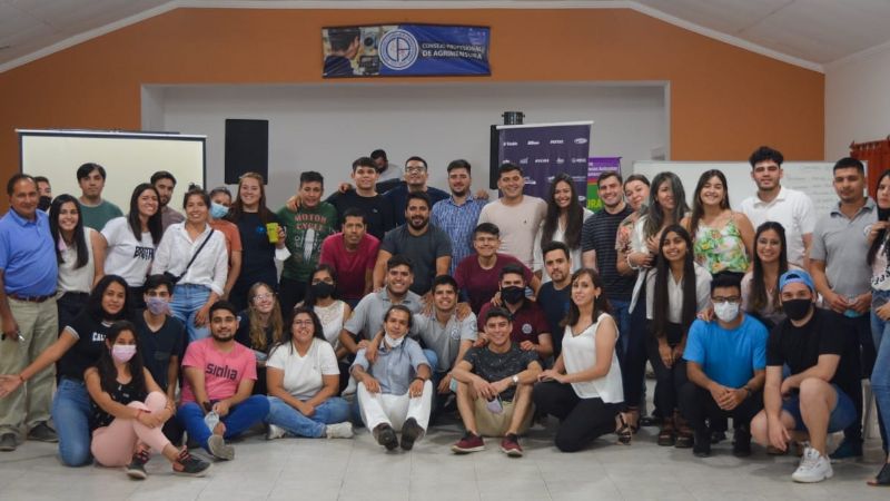 Estudiantes de Agrimensura en jornada de divulgación