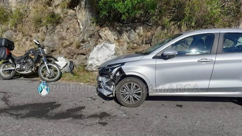 Chocaron un auto y una moto en la Cuesta del Portezuelo