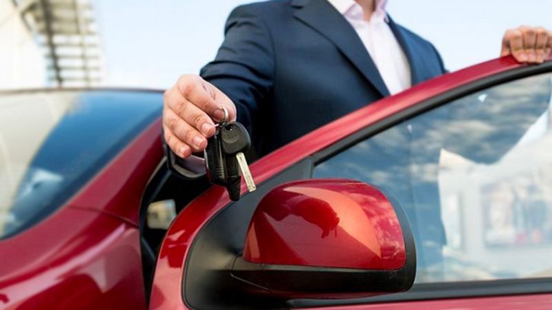 Cayó la venta de autos y subió la de motos