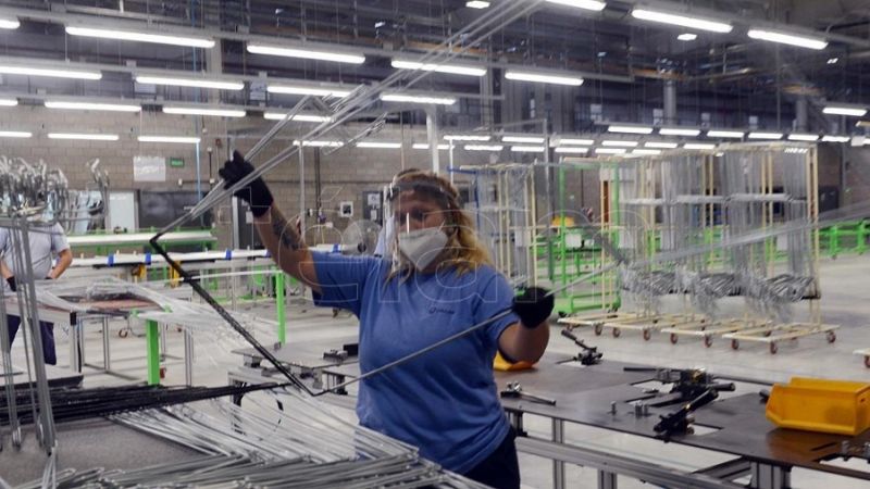 El empleo registrado aumentó en agosto un 2,8% interanual