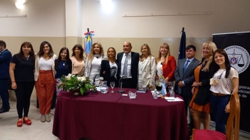 El presidente de la Corte presentó su libro