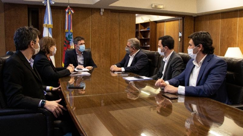 Jalil firmó adhesión a capacitaciones del CFI