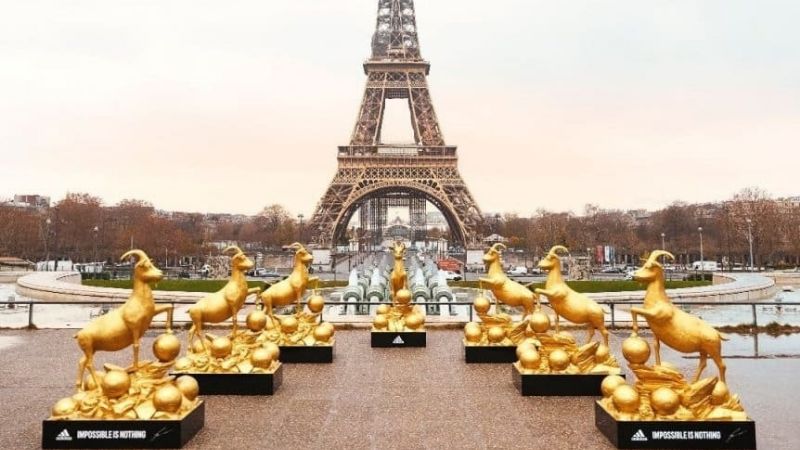 Así amaneció la Torre Eiffel tras el 7mo. Balón de Oro de “Meeessiiii…”