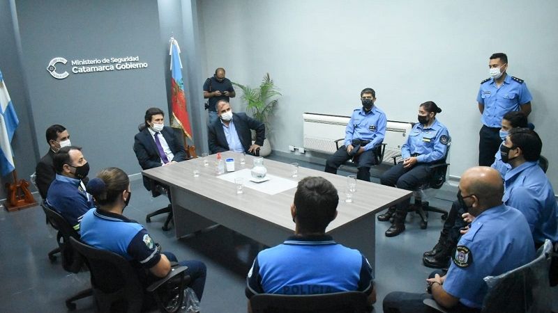 Distinguieron a Policías que salvaron la vida de 3 niños