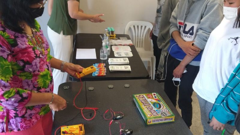 La Facultad de Cs. Exactas y Naturales visitó Los Varela