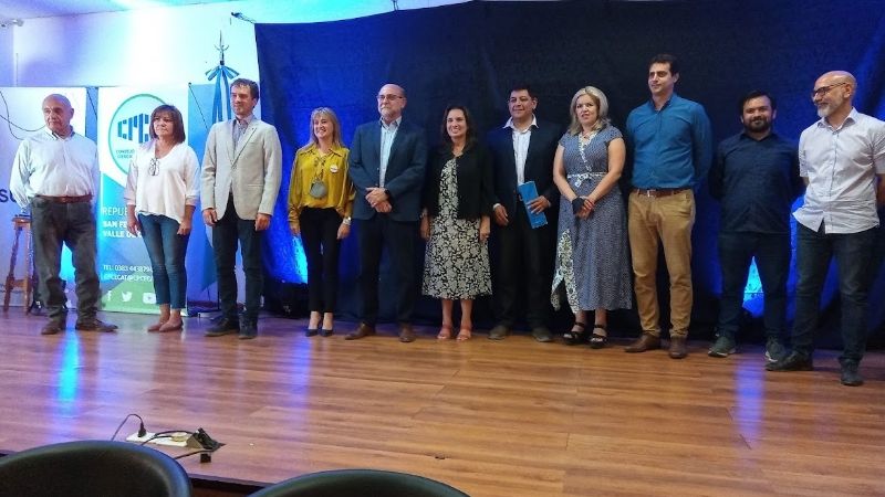 Los candidatos de distintas fuerzas políticas en un mismo escenario
