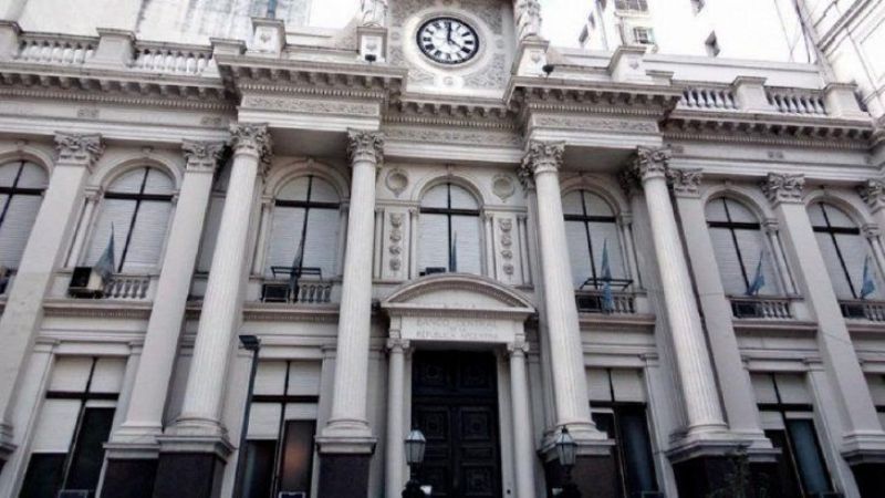 El Banco Central emitió nuevas medidas para contener al dólar