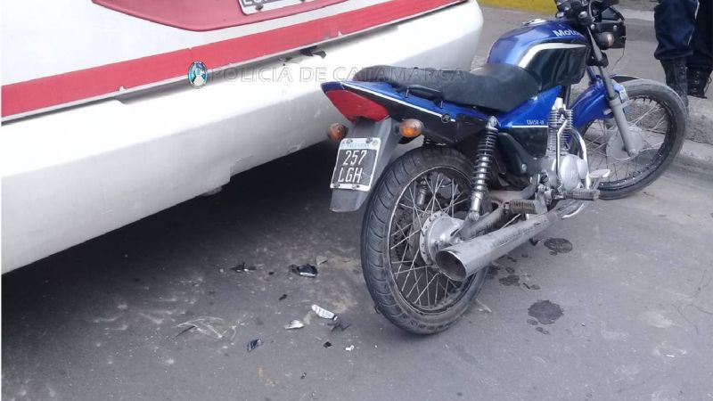 Motociclista chocó con un colectivo
