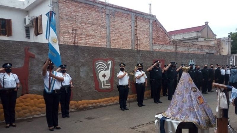 La Madre del Valle en acto de la Policía Federal