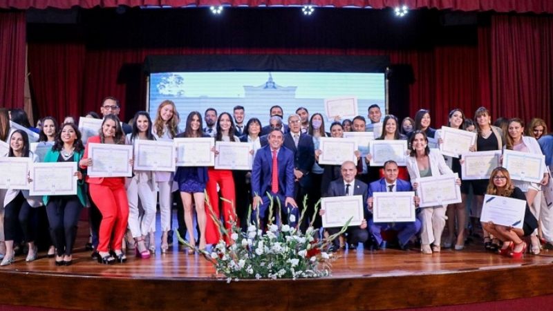 Nuevos egresados de la Facultad de Derecho